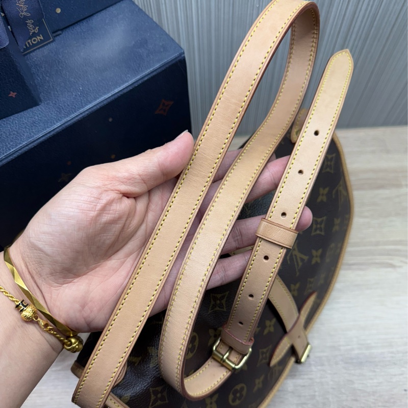 LV M42256 老花字紋雙馬鞍斜背包-34