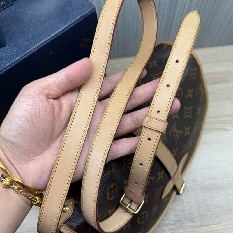 LV M42256 老花字紋雙馬鞍斜背包-35