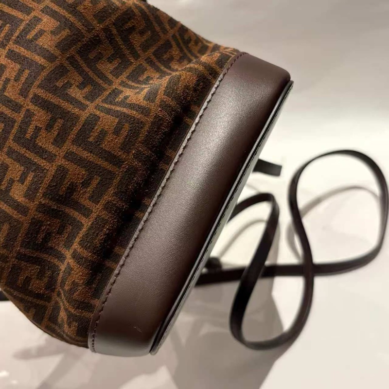 Fendi 經典小水桶包-9