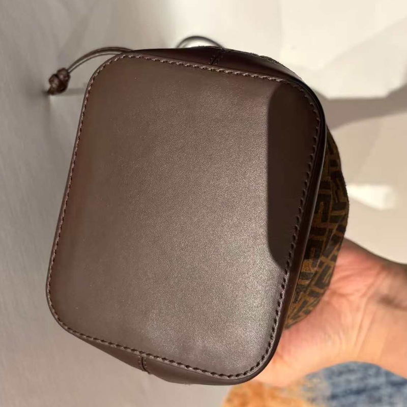 Fendi 經典小水桶包-11