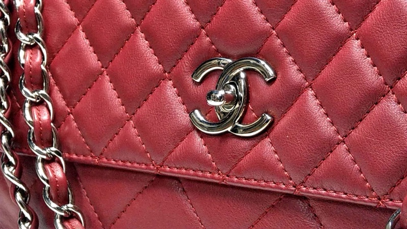 CHANEL 酒紅色皮穿鍊翻蓋包-20