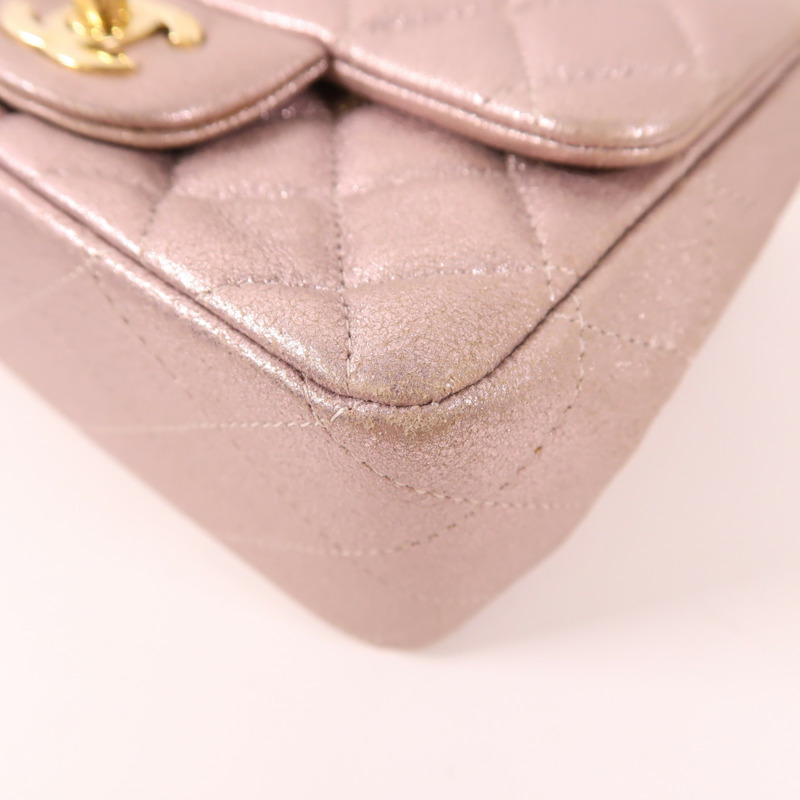 CHANEL 牛皮皮革Mini Classic 17金扣鏈帶肩背袋-10