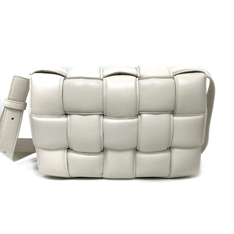 △ Bottega Veneta 寶緹嘉 Padded Casssette White Lambskin Shoulder Bag 白色小羊皮肩背袋 -257008933-1