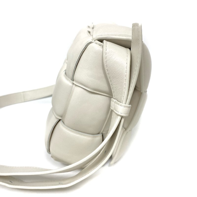 △ Bottega Veneta 寶緹嘉 Padded Casssette White Lambskin Shoulder Bag 白色小羊皮肩背袋 -257008933-4