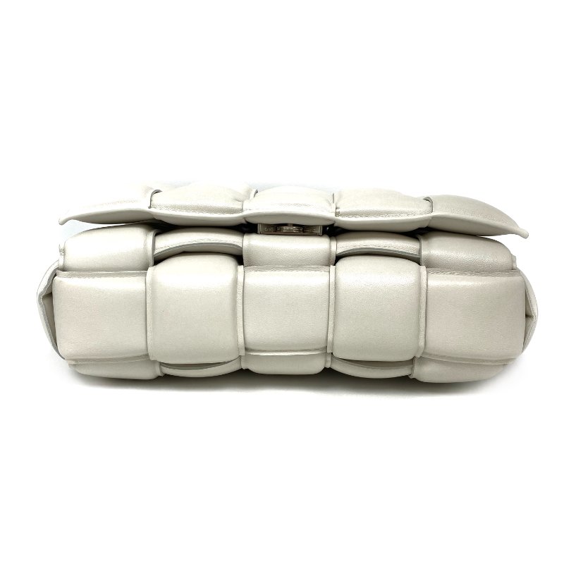 △ Bottega Veneta 寶緹嘉 Padded Casssette White Lambskin Shoulder Bag 白色小羊皮肩背袋 -257008933-5