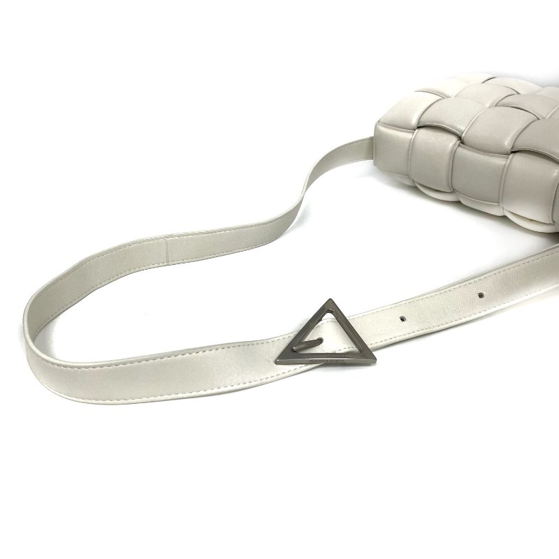 △ Bottega Veneta 寶緹嘉 Padded Casssette White Lambskin Shoulder Bag 白色小羊皮肩背袋 -257008933-7