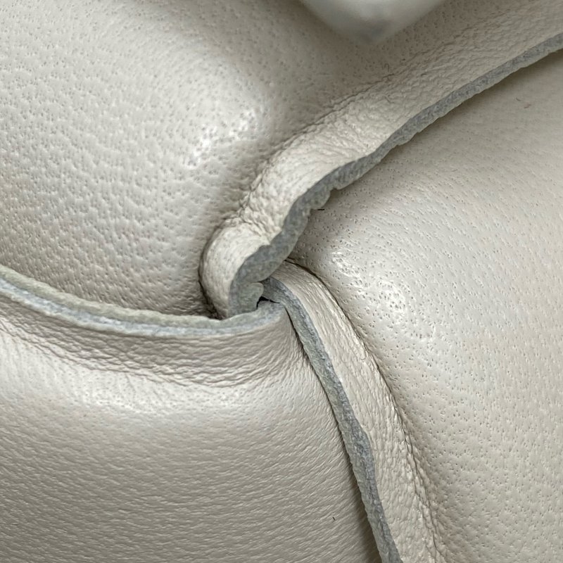 △ Bottega Veneta 寶緹嘉 Padded Casssette White Lambskin Shoulder Bag 白色小羊皮肩背袋 -257008933-9