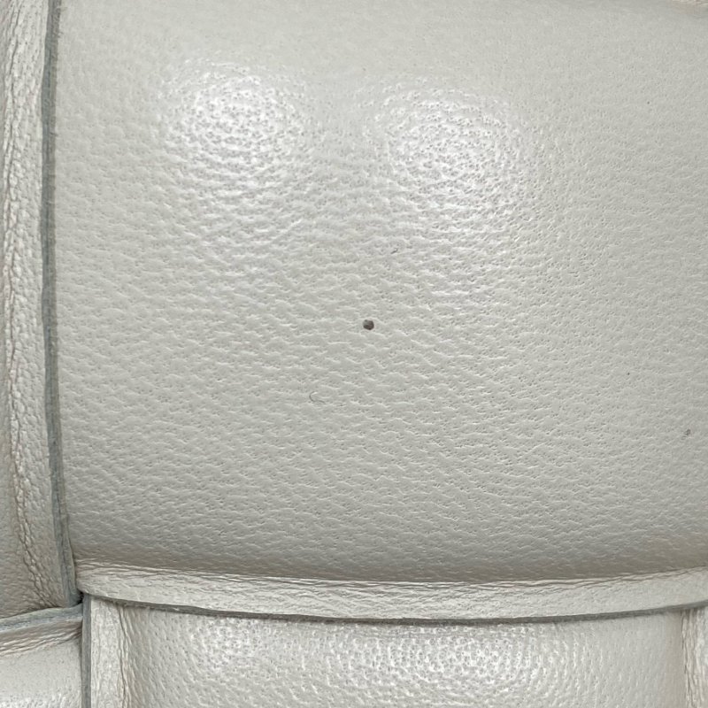 △ Bottega Veneta 寶緹嘉 Padded Casssette White Lambskin Shoulder Bag 白色小羊皮肩背袋 -257008933-12