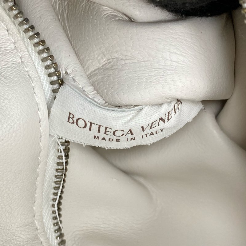 △ Bottega Veneta 寶緹嘉 Padded Casssette White Lambskin Shoulder Bag 白色小羊皮肩背袋 -257008933-19