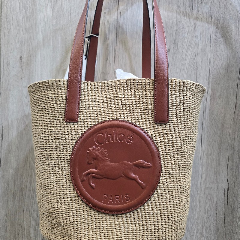 CHLOE 蔻依 Horse Medal 大款 奔馬小牛皮牌肩背紙編水桶籃(棕色)-0