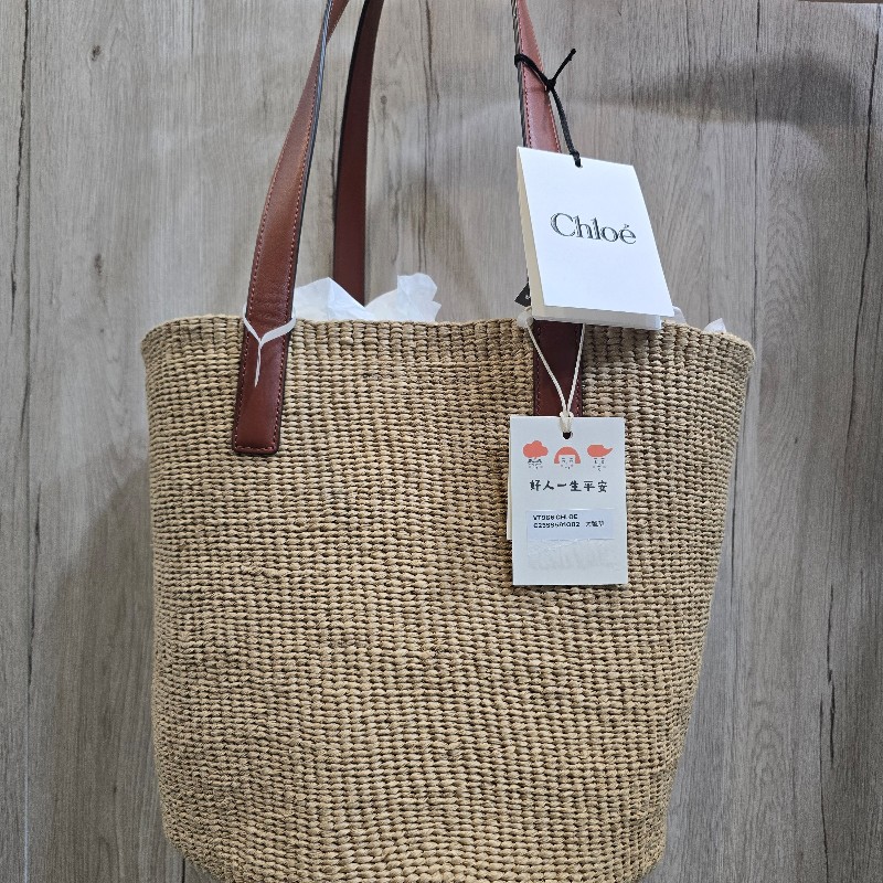 CHLOE 蔻依 Horse Medal 大款 奔馬小牛皮牌肩背紙編水桶籃(棕色)-1