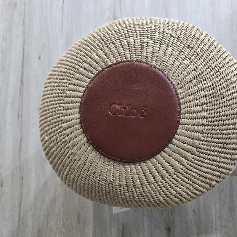 CHLOE 蔻依 Horse Medal 大款 奔馬小牛皮牌肩背紙編水桶籃(棕色)-2