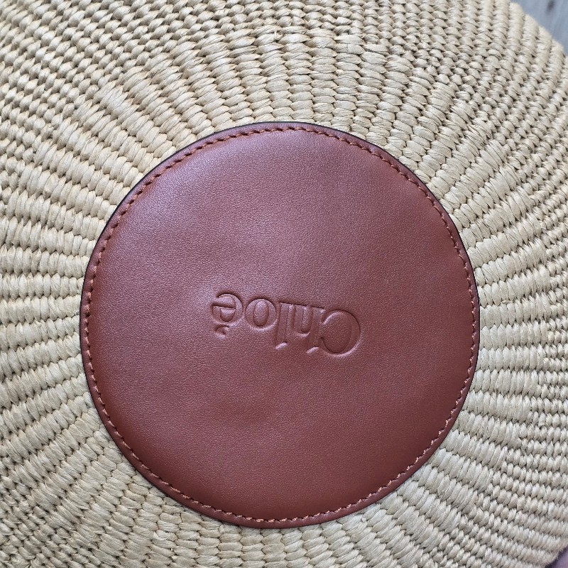 CHLOE 蔻依 Horse Medal 大款 奔馬小牛皮牌肩背紙編水桶籃(棕色)-5