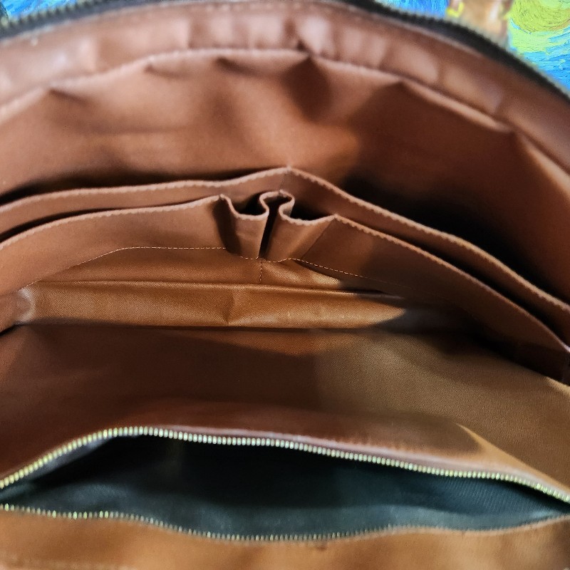 Lv公事包超級好用 可用背帶 甜價 上班粗用不擔心刮 老件文青耐看 新公事包現在買都要6.7萬-6