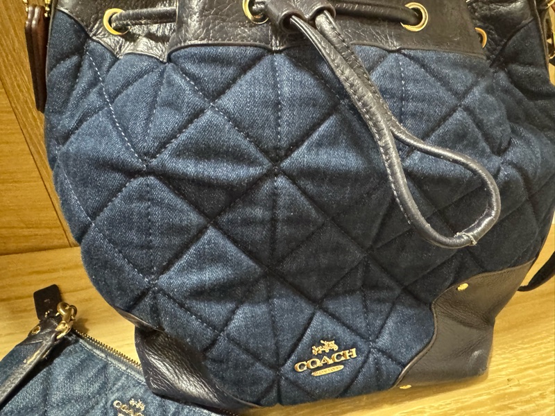 Coach 牛仔布水桶包-1