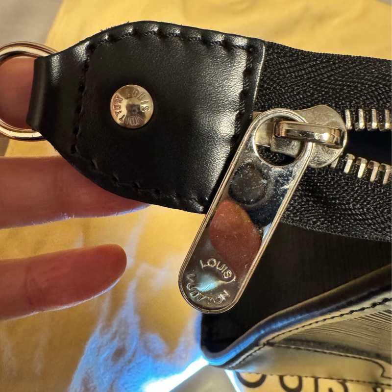 Louis Vuitton Epi Triangle-5