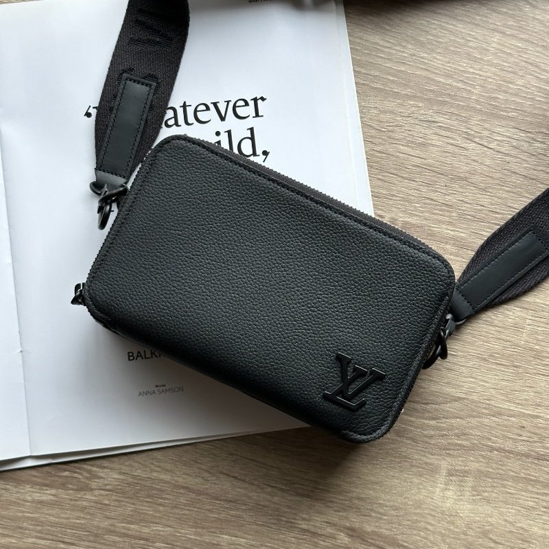 Louis Vuitton M59161 Alpha 黑武士 黑色牛皮 相機包 斜背包 側背包 男包（已售出）-0