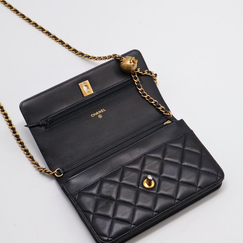 CHANEL 經典羊皮WOC - 金球黑金-2