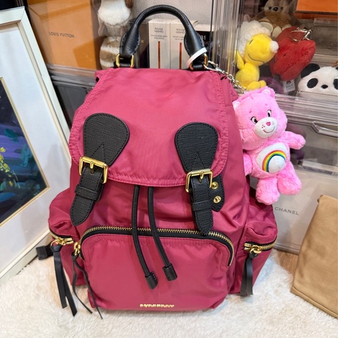 未使用品狀態美❤️Burberry經典款後背包 中號 尼龍防潑水耐磨耐用
