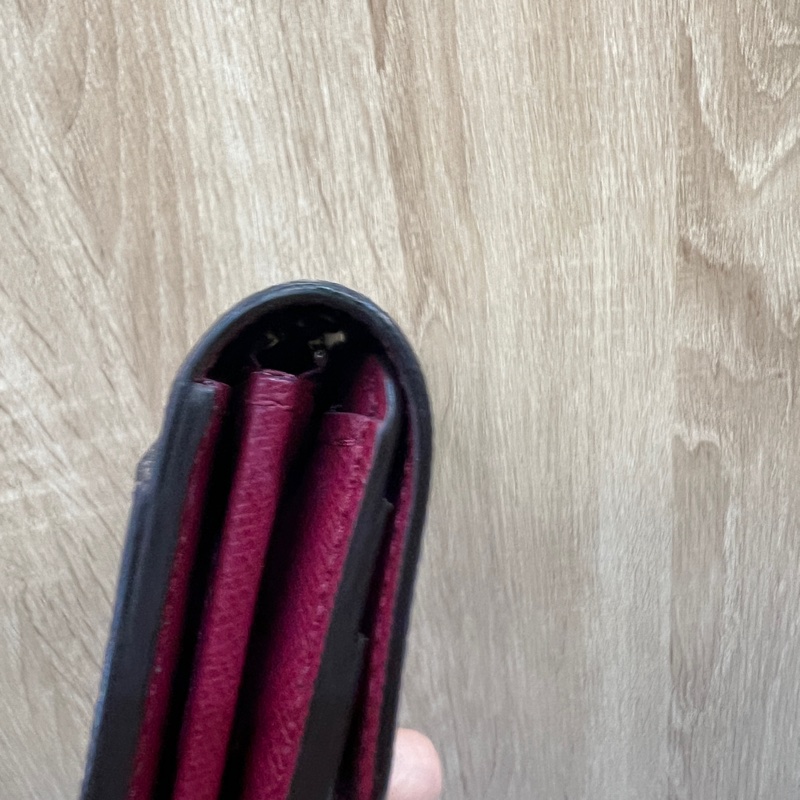 LV老花拼紫紅色內裡Sarah16卡長夾-14