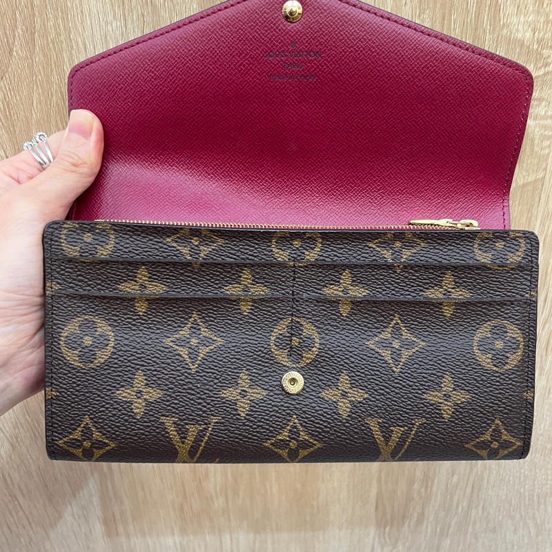 LV老花拼紫紅色內裡Sarah16卡長夾-19