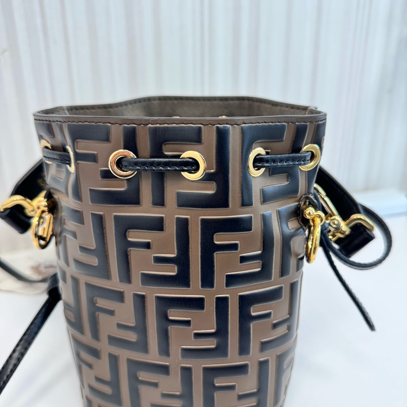 FENDI咖黑Logo束口水桶二用包-1
