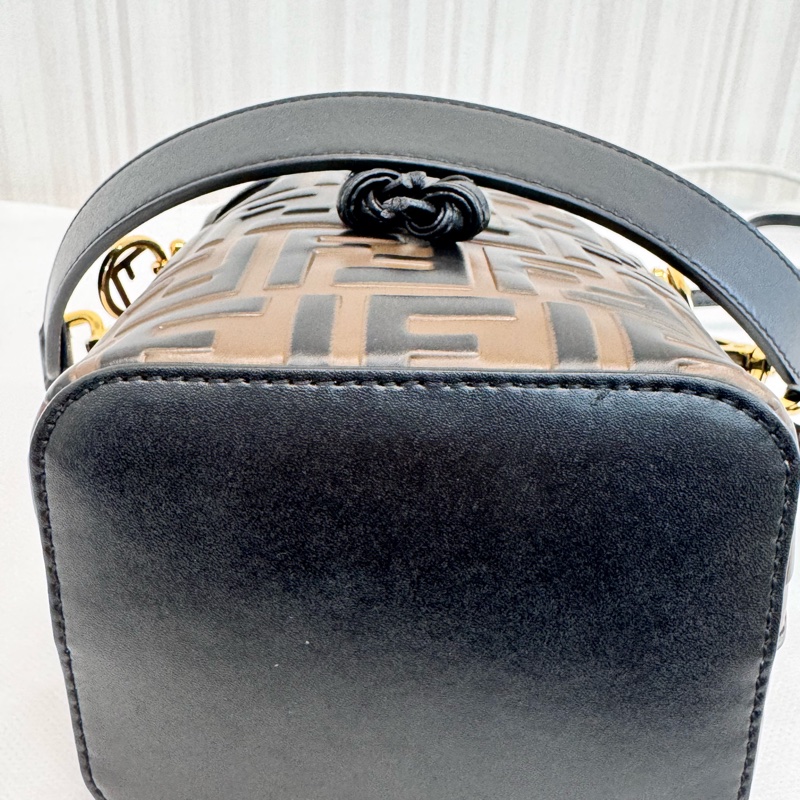 FENDI咖黑Logo束口水桶二用包-12