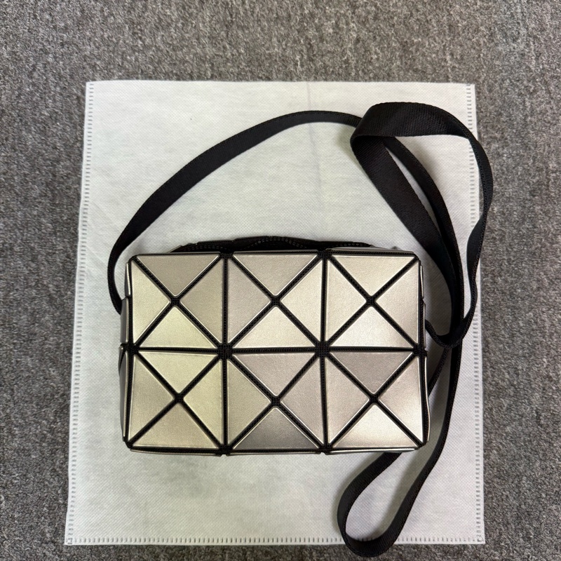 （優惠）三宅一生 Issey Miyake Bao Bao 邱比特 銀灰色 二手閒置-5