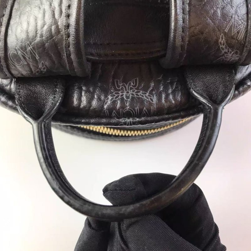 MCM 黑色小號後背包 26*3*33 99新-3