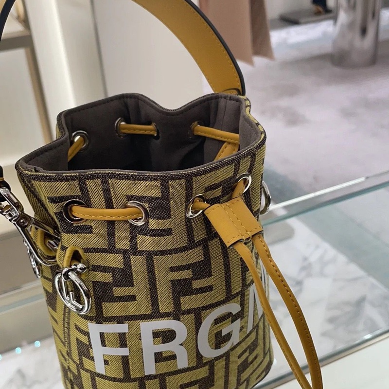 FENDI x FRGMT聯名Mon Tresor水桶包-5