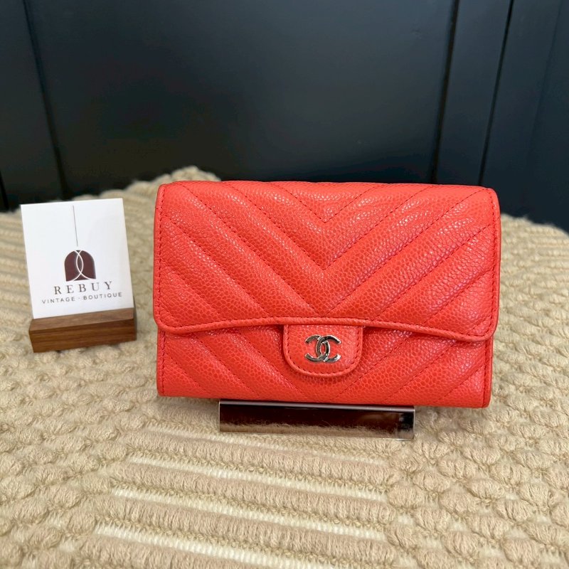 CHANEL CF珊瑚粉銀扣山型紋荔枝皮中夾-0