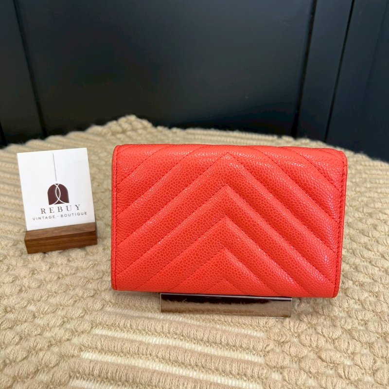 CHANEL CF珊瑚粉銀扣山型紋荔枝皮中夾-1