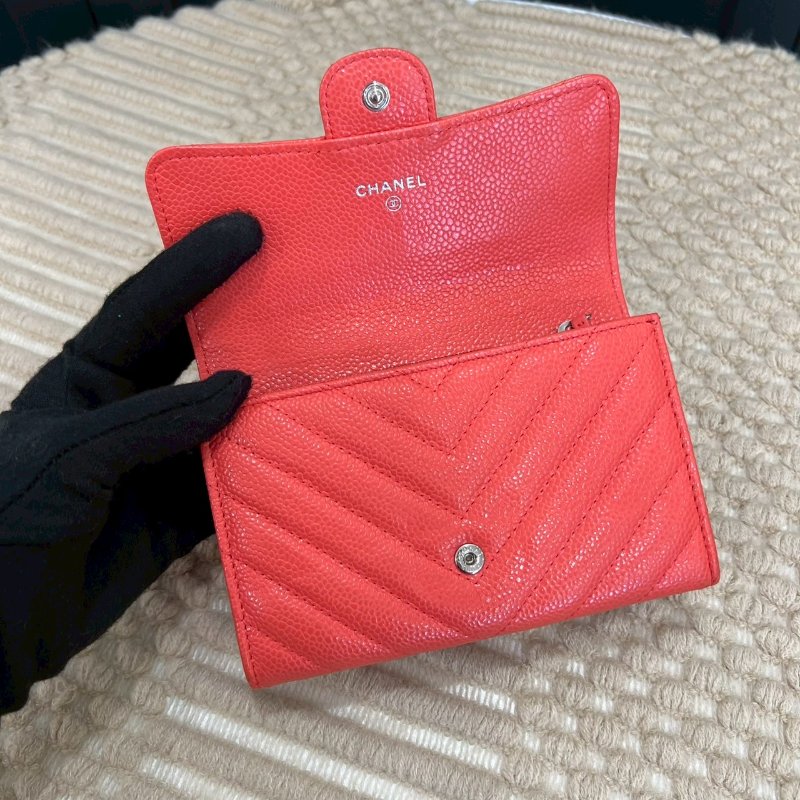 CHANEL CF珊瑚粉銀扣山型紋荔枝皮中夾-4