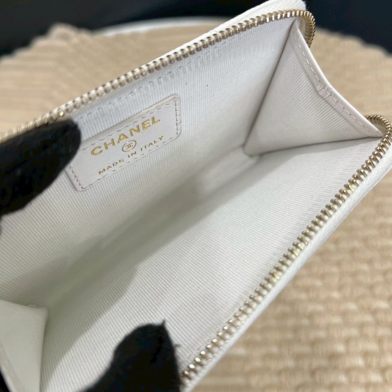 CHANEL 白淡金扣荔枝皮L字零錢卡包-2