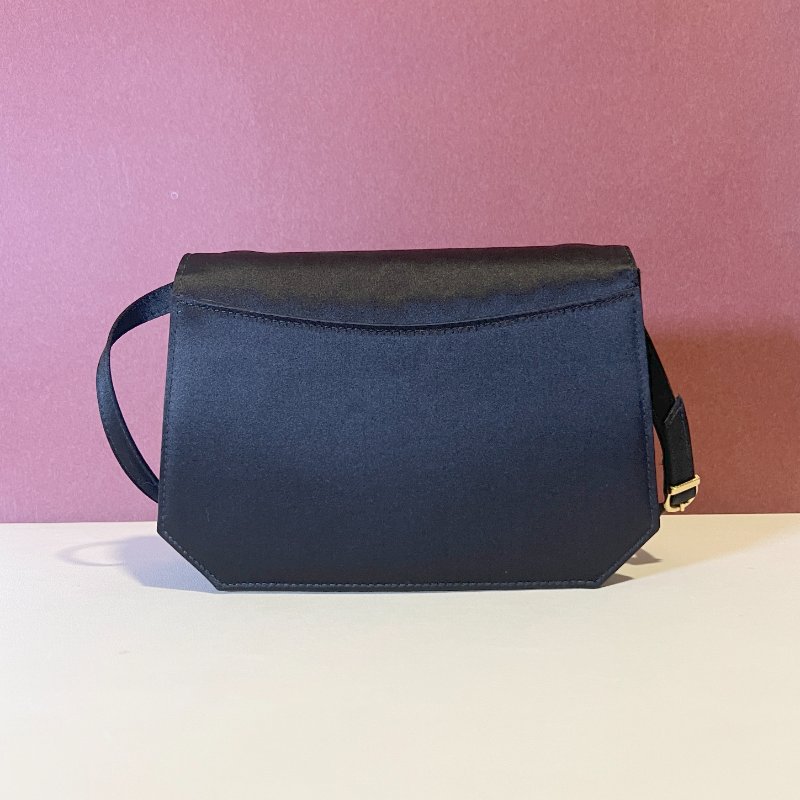 Celine稀有絲絹中古黑色肩背側背斜孭手拿包古董袋 紅色皮革內里-3