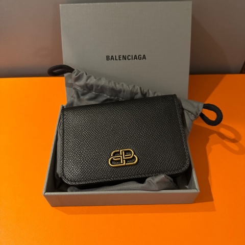 Balenciaga巴黎世家 BB Logo標識按扣翻蓋黑色卡包