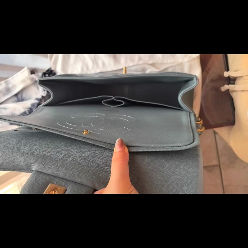 30cm 大號Chanel香奈兒CF霧霾藍荔枝皮鏈條包，經典菱格紋配金扣-4