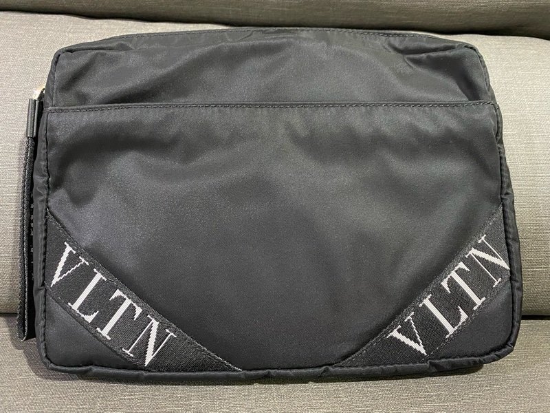 VALENTINO黑色手拿包-1