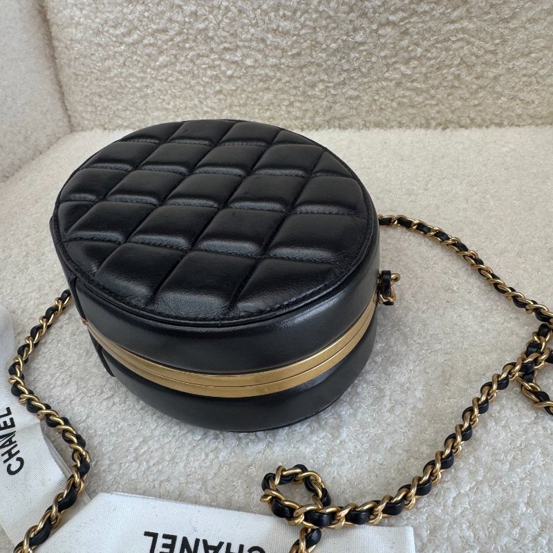 ✨Chanel 22s黑金橢圓餅鍊條包晚宴包 芯片款 98新配件塵袋盒子-1