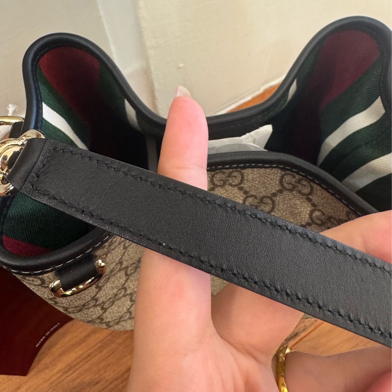 Gucci PVC黑邊手提斜背水桶包-30