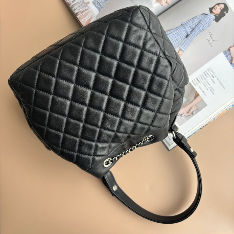 ::CHANEL:: 限量款 Limited Edition Drawstring 黑色抽繩水桶包斜背包-3