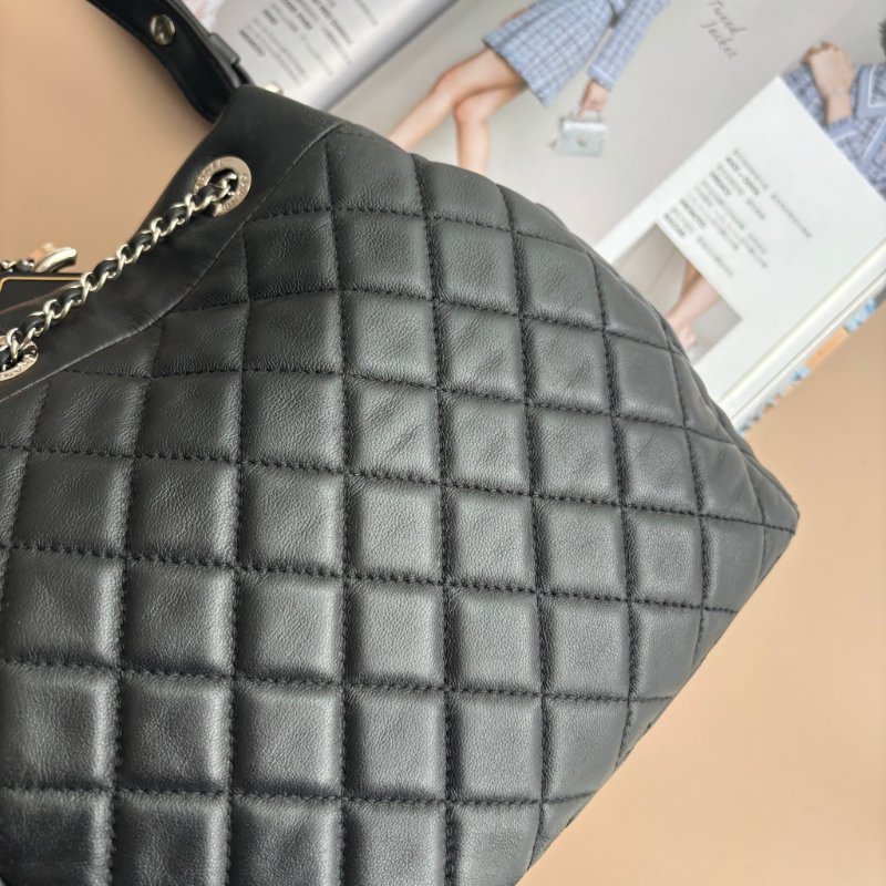 ::CHANEL:: 限量款 Limited Edition Drawstring 黑色抽繩水桶包斜背包-12