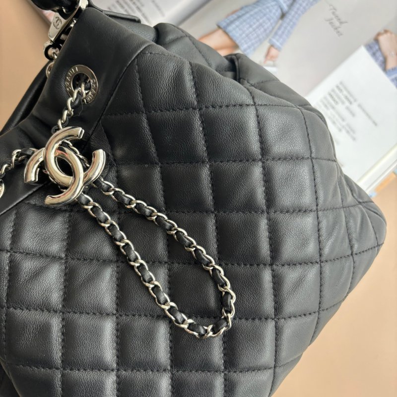 ::CHANEL:: 限量款 Limited Edition Drawstring 黑色抽繩水桶包斜背包-15