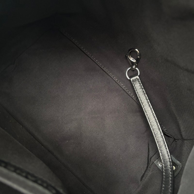 ::CHANEL:: 限量款 Limited Edition Drawstring 黑色抽繩水桶包斜背包-16