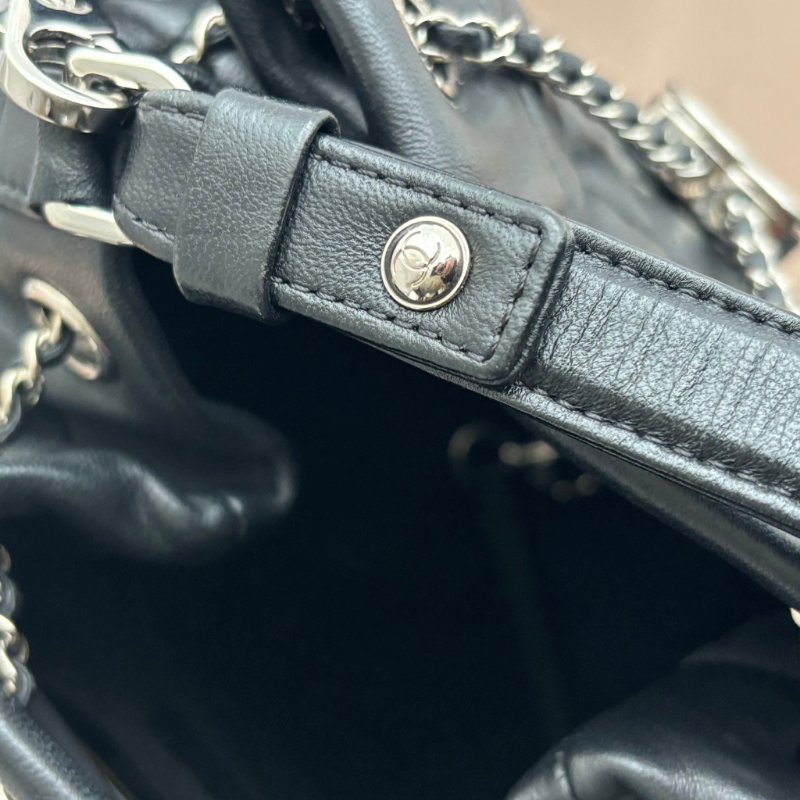 ::CHANEL:: 限量款 Limited Edition Drawstring 黑色抽繩水桶包斜背包-23
