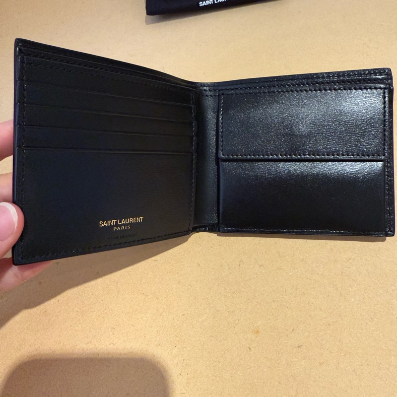 幾乎全新 YSL Yves Salint Laurent 男生皮夾 四卡夾層 零錢袋-1