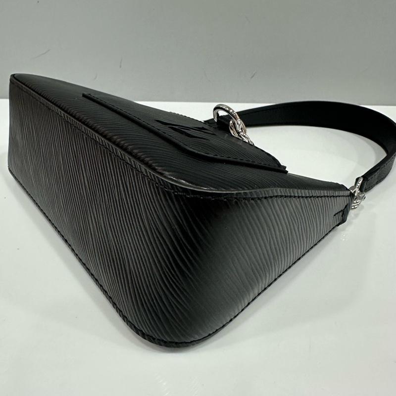 LV M20998 黑色水波紋EPI銀鏈 三合一 腋下包-8