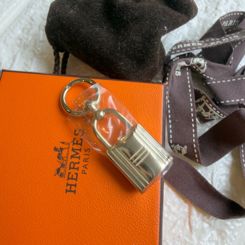 🔒Hermes loop charm / scarf ring 鎖頭吊飾/絲巾環 金色 全新有盒-0