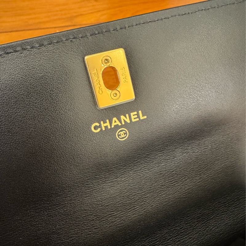 Chanel黑荔枝金吊飾風琴包-14