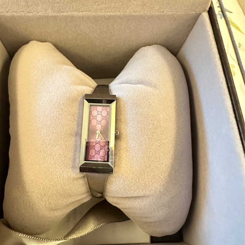 絕對正品9成9新古馳 GUCCI 2016年日本輕井澤帶回粉紫經典絕版正品無刮痕白鋼手環石英女錶，附購買證書-0